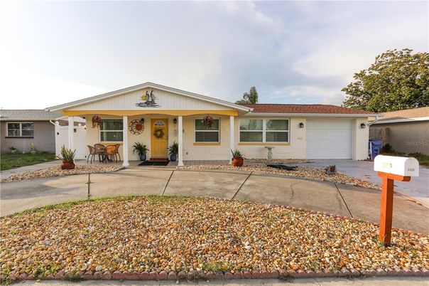 Attached, Exterior, Facade, Ranch