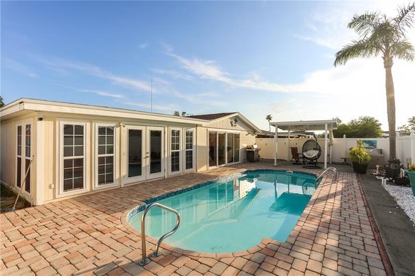 Exterior, Pool