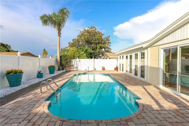 Exterior, Pool