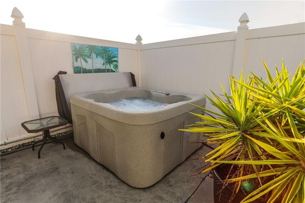 Exterior, Hot Tub