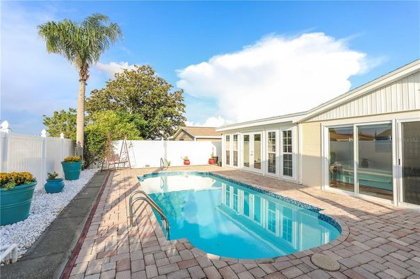 Exterior, Pool