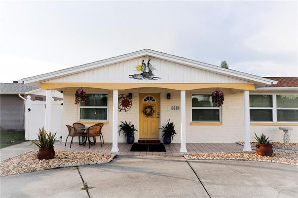 Exterior, Facade, Ranch