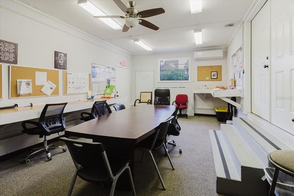 Home Office, Interior
