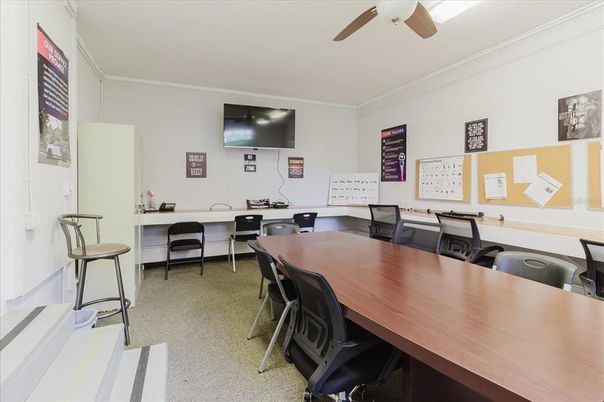 Home Office, Interior