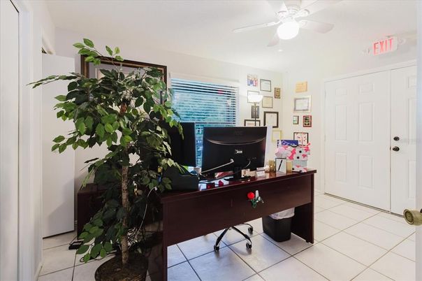 Home Office, Interior