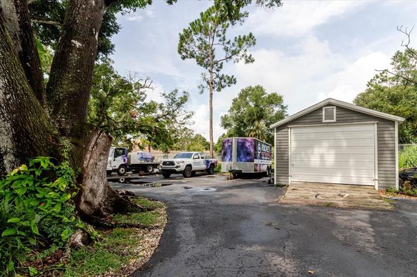 Detached Garage, Exterior