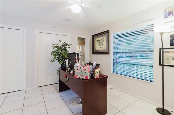 Home Office, Interior