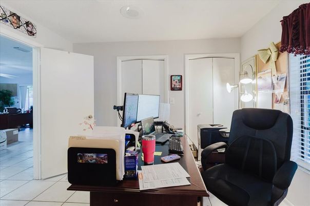 Home Office, Interior