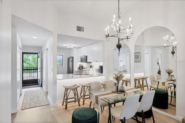 Chandelier, Dining room, Interior, Kitchen, Pendant Lights, Recessed Lighting, Wood Texture Flooring