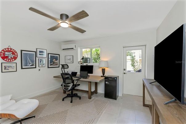 Home Office, Interior