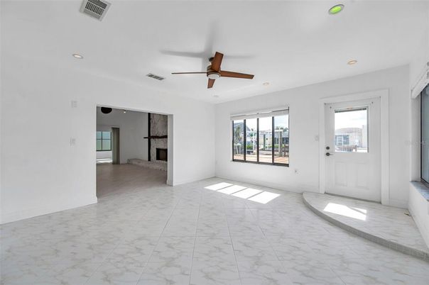 Empty room, Interior, Marble, Recessed Lighting