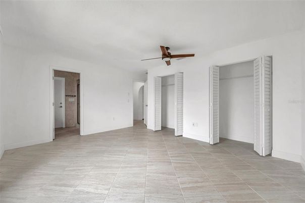 Empty room, Interior