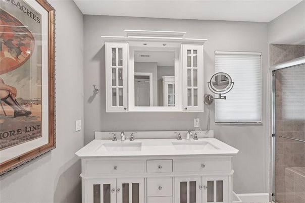 Bathroom, Dual Sink Vanities, Interior