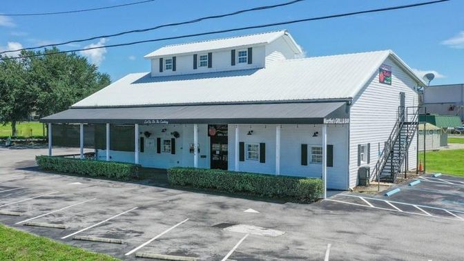Exterior, Facade, Farmhouse