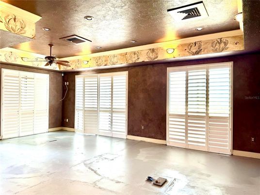 Empty room, Interior, Recessed Lighting