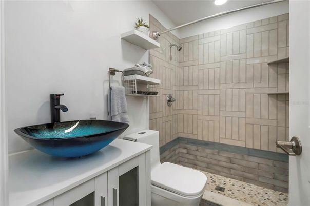 Bathroom, Interior, Recessed Lighting