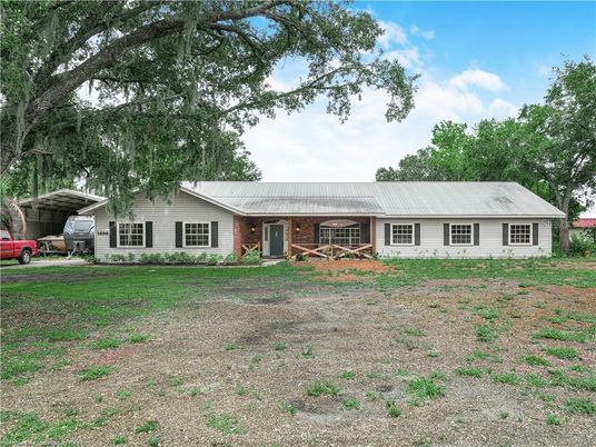 Backyard, Exterior, Facade, Brick Facade, Ranch
