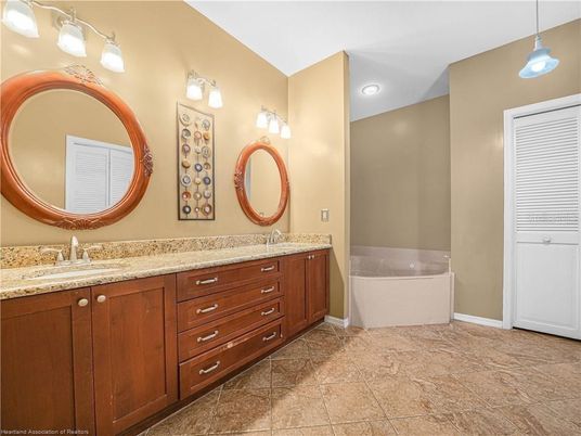 Bathroom, Dual Sink Vanities, Interior, Recessed Lighting