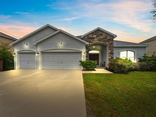 Attached, Exterior, Facade, American Craftsman