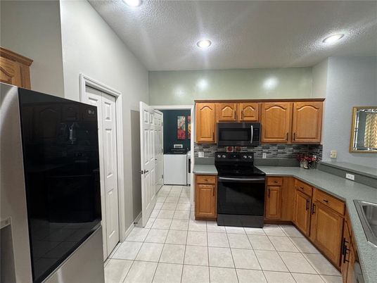 Interior, Kitchen, Recessed Lighting, Washer