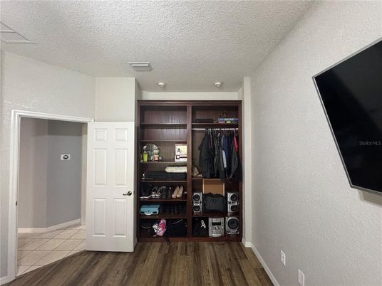 Interior, Walk-in Closets, Wood Texture Flooring