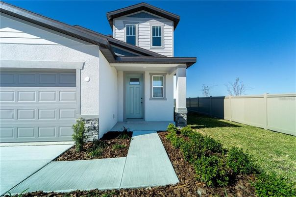 Attached, Exterior, Facade, American Craftsman