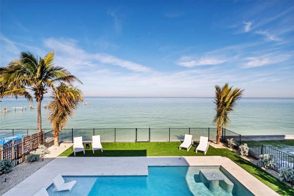Exterior, Pool, Water