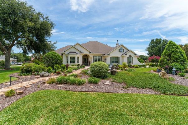 Backyard, Exterior, Facade, Ranch