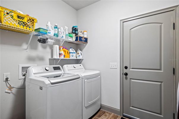 Interior, Washer, Wood Texture Flooring