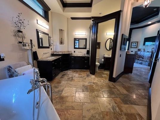 Bathroom, Dual Sink Vanities, Interior, Recessed Lighting
