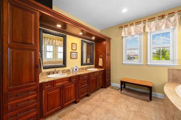 Bathroom, Dual Sink Vanities, Interior, Recessed Lighting