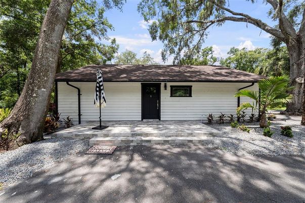 Exterior, Facade, Ranch