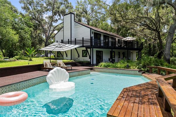 Exterior, Pool