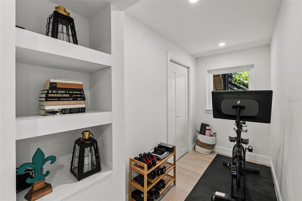 Fitness Equipment, Interior, Recessed Lighting, Wood Texture Flooring