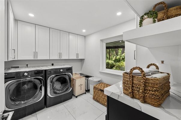 Interior, Marble, Recessed Lighting, Washer