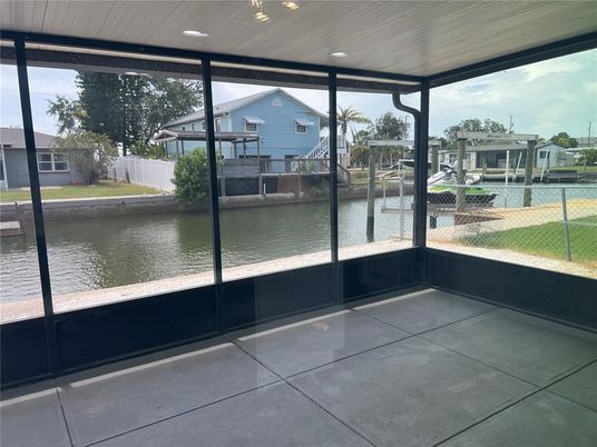 Interior, Sun Room, Water