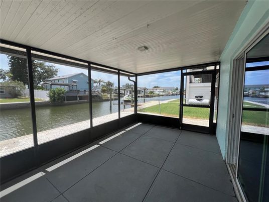 Interior, Sun Room, Water