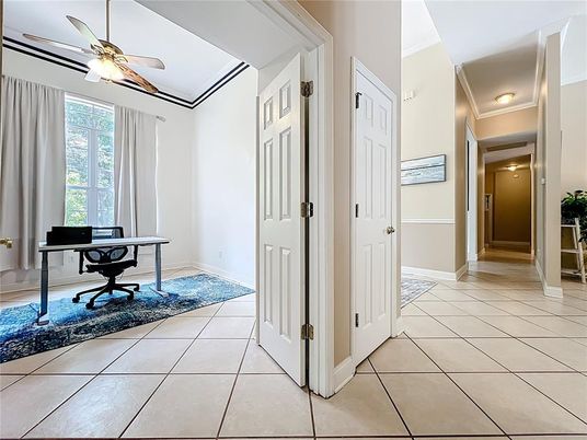 Home Office, Interior