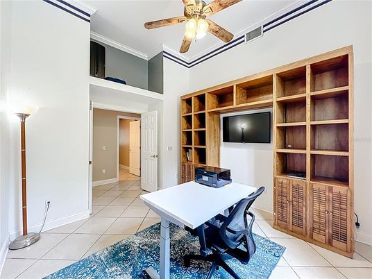 Home Office, Interior