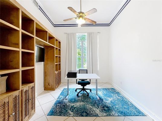 Home Office, Interior