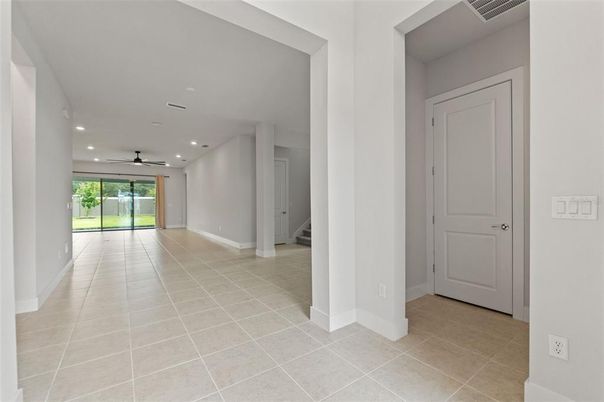 Empty room, Interior, Recessed Lighting