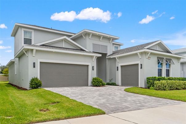 Attached, Exterior, Facade, American Craftsman