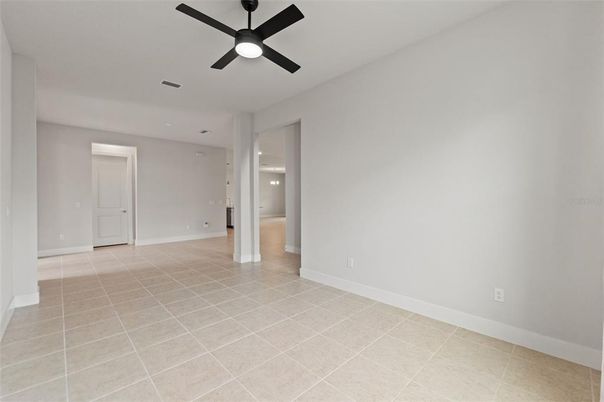 Empty room, Interior