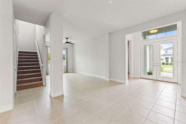 Empty room, Interior