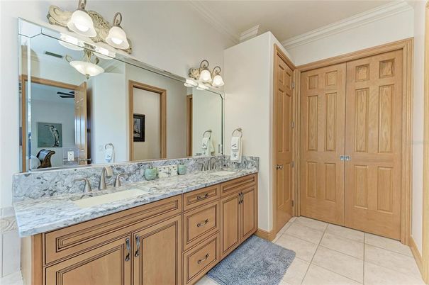 Bathroom, Dual Sink Vanities, Interior