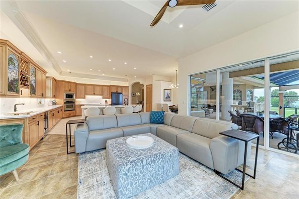 Dining room, Interior, Kitchen, Living room, Pendant Lights, Recessed Lighting, Stainless Steel Appliances