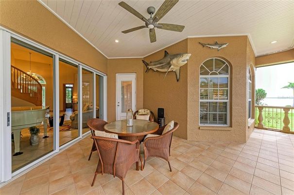 Dining room, Interior, Recessed Lighting