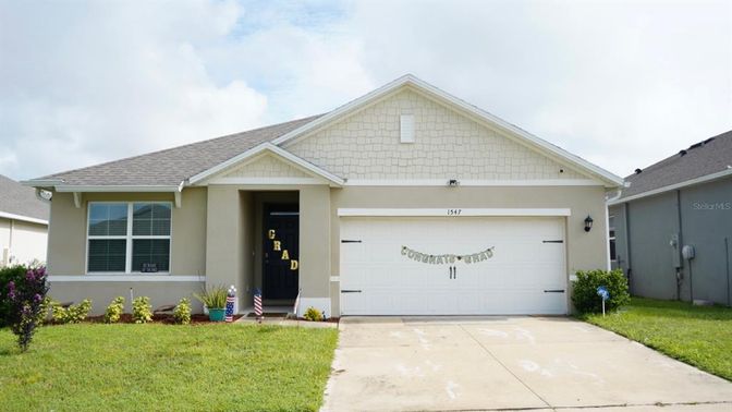 Attached, Exterior, Facade, Ranch