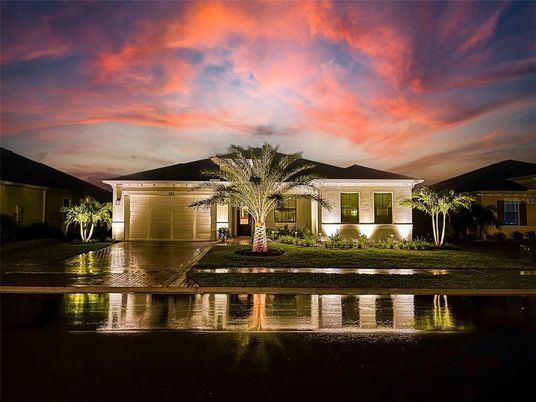 Attached, Backyard, Exterior, Facade, Modern