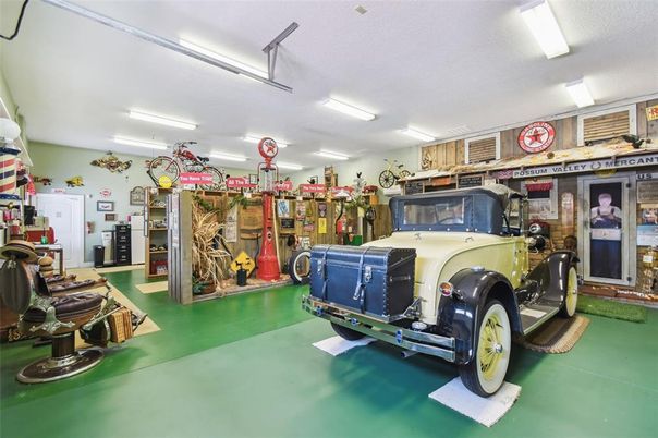 Garage, Interior